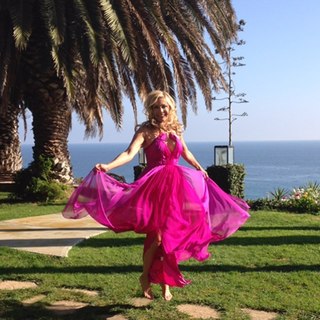 Katherine Kelly Lang feet photo thumbnail