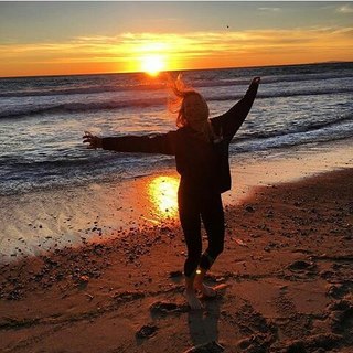 Katherine Kelly Lang feet photo thumbnail