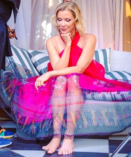 Katherine Kelly Lang feet photo thumbnail