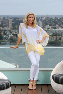 Katherine Kelly Lang feet photo thumbnail