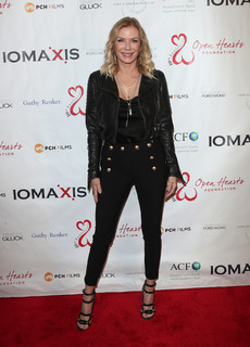 Katherine Kelly Lang feet photo thumbnail