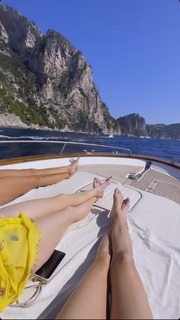 Katherine Kelly Lang feet photo thumbnail