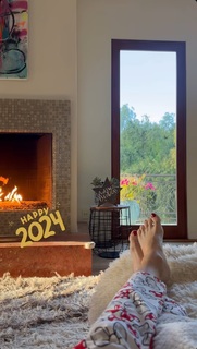 Katherine Kelly Lang feet photo thumbnail