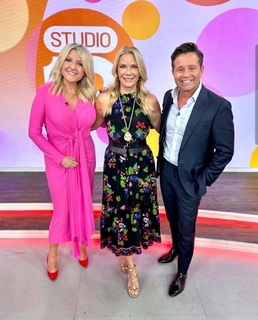 Katherine Kelly Lang feet photo thumbnail