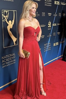 Katherine Kelly Lang feet photo thumbnail