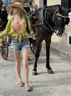 Katherine Kelly Lang feet photo thumbnail