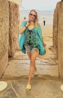 Katherine Kelly Lang feet photo thumbnail