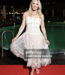 Katherine Kelly Lang feet photo thumbnail