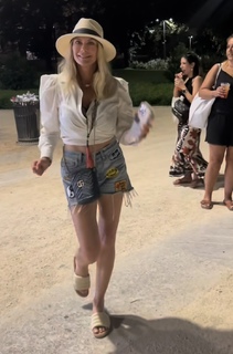 Katherine Kelly Lang feet photo thumbnail