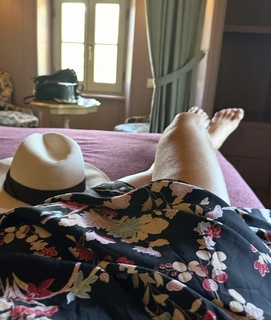 Katherine Kelly Lang feet photo thumbnail