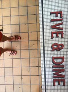 Katherine LaNasa feet photo thumbnail