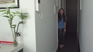Katherine Langford feet photo thumbnail