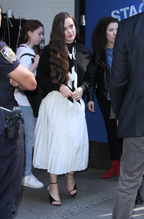 Katherine Langford feet photo thumbnail