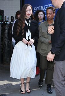 Katherine Langford feet photo thumbnail