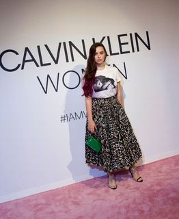 Katherine Langford feet photo thumbnail
