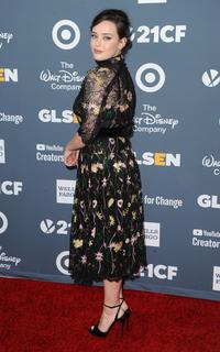 Katherine Langford feet photo thumbnail