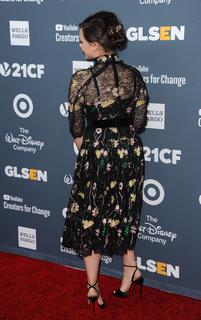 Katherine Langford feet photo thumbnail