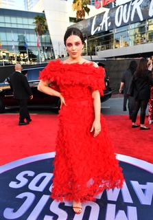 Katherine Langford feet photo thumbnail