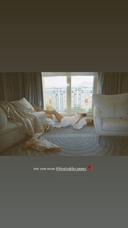 Katherine Langford feet photo thumbnail
