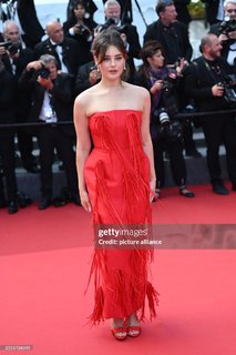 Katherine Langford feet photo thumbnail