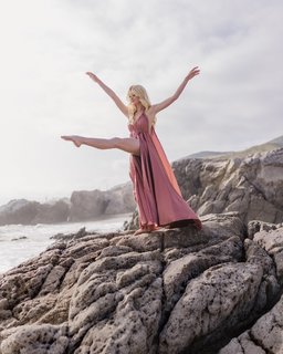 Katherine McNamara feet photo thumbnail
