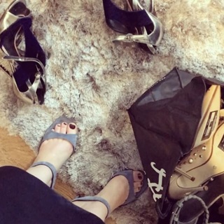 Katherine Ryan feet photo thumbnail