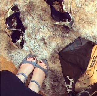 Katherine Ryan feet photo thumbnail