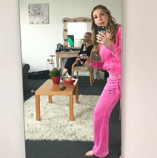 Katherine Ryan feet photo thumbnail