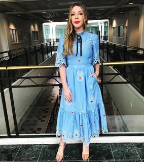 Katherine Ryan feet photo thumbnail