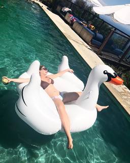 Katherine Ryan feet photo thumbnail