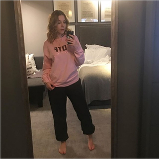 Katherine Ryan feet photo thumbnail