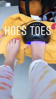 Katherine Ryan feet photo thumbnail