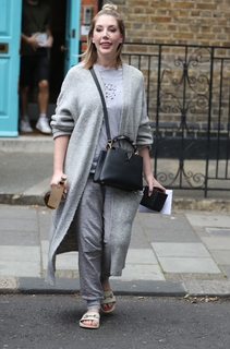 Katherine Ryan feet photo thumbnail