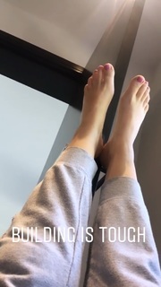 Katherine Ryan feet photo thumbnail