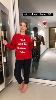 Katherine Ryan feet photo thumbnail