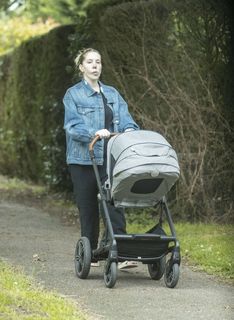 Katherine Ryan feet photo thumbnail