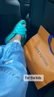 Katherine Ryan feet photo thumbnail