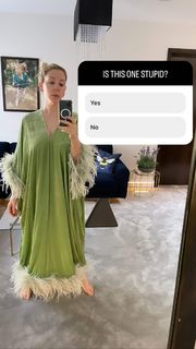 Katherine Ryan feet photo thumbnail