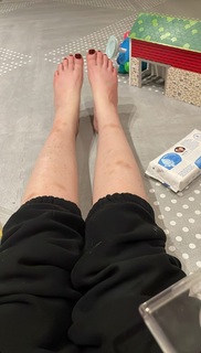 Katherine Ryan feet photo thumbnail