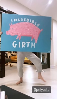 Katherine Ryan feet photo thumbnail