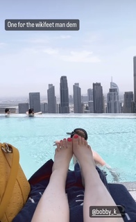 Katherine Ryan feet photo thumbnail