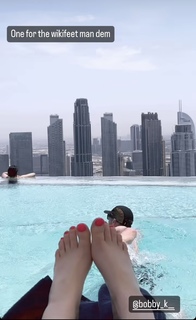 Katherine Ryan feet photo thumbnail
