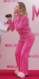 Katherine Ryan feet photo thumbnail