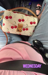 Katherine Ryan feet photo thumbnail