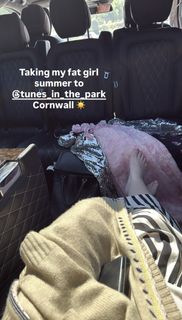 Katherine Ryan feet photo thumbnail