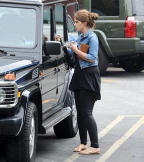 Katherine Schwarzenegger feet photo thumbnail