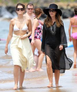 Katherine Schwarzenegger feet photo thumbnail