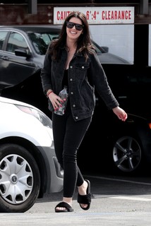 Katherine Schwarzenegger feet photo thumbnail