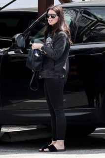 Katherine Schwarzenegger feet photo thumbnail