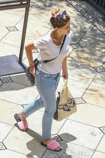 Katherine Schwarzenegger feet photo thumbnail